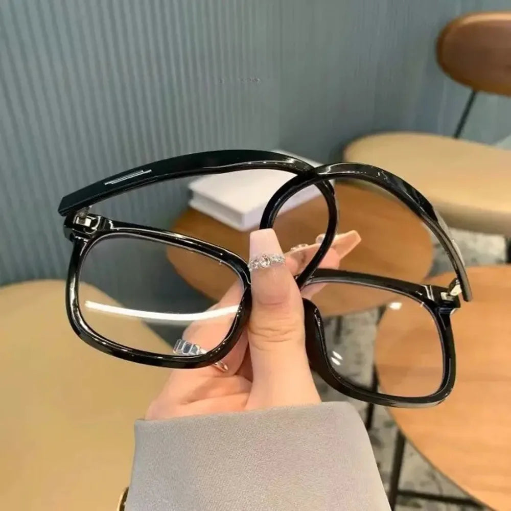 Fashion Black Frame Glasses Retro Square Anti-blue Light Flat Glasses Lightweight Non-Prescription Eyewear UV Protection Lenses